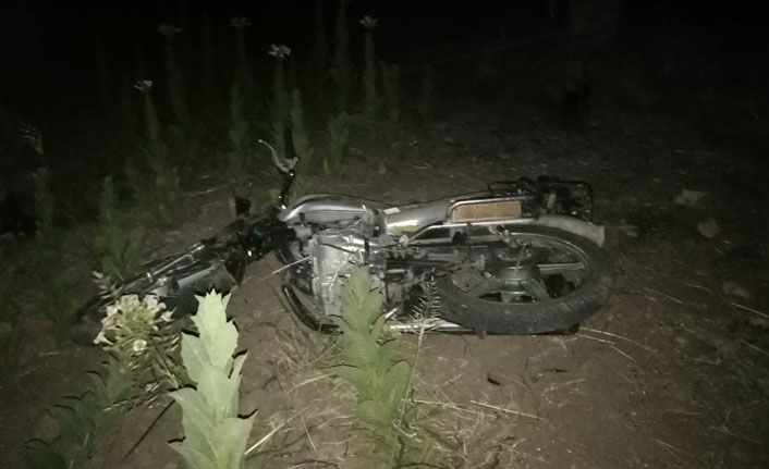 Motosiklet şarampole yuvarlandı