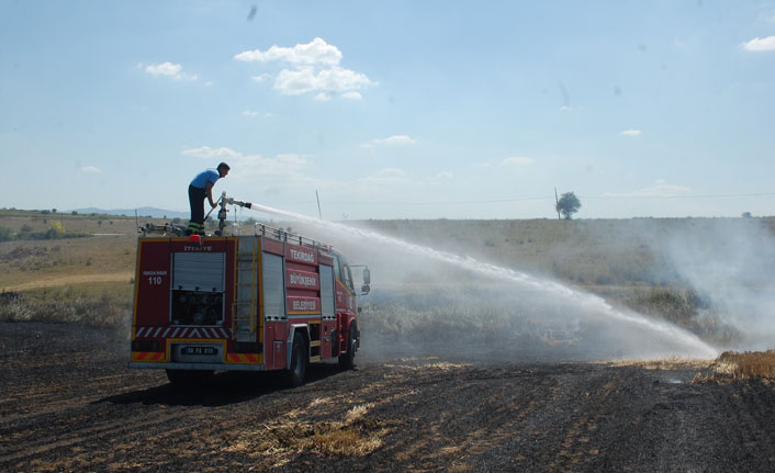 500 dönüm anız alev alev yandı