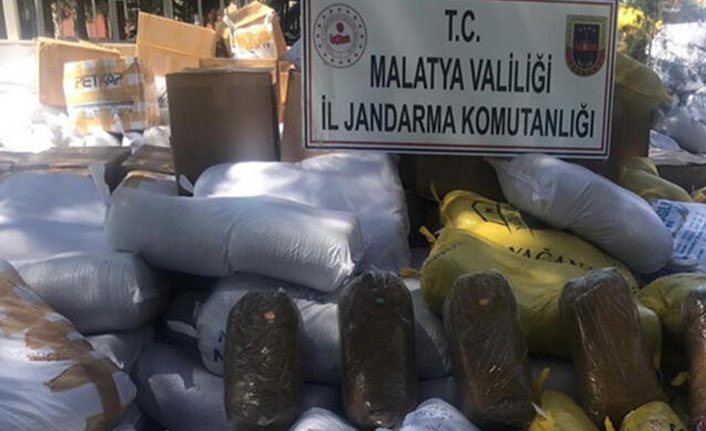 Kargo araçlarında 8.5 ton kaçak tütün ele geçirildi