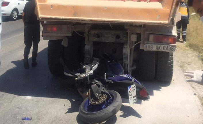 Kamyona arkadan çarpan motosikletin sürücüsü ağır yaralandı