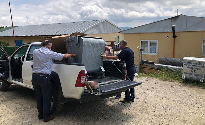 Çöp konteynerlerini para karşılığında sattılar