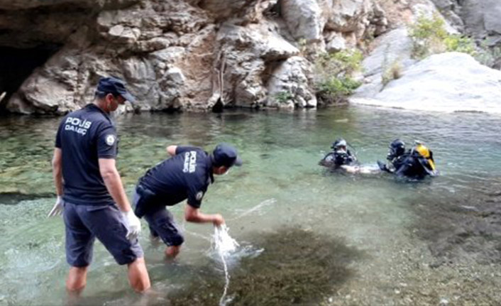 Serinlemek için dereye giren öğretmen hayatını kaybetti
