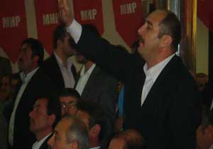 Salonda tansiyon yükseldi