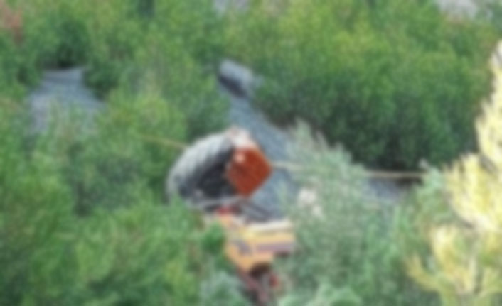 Traktör şarampole devrildi: 1 ölü