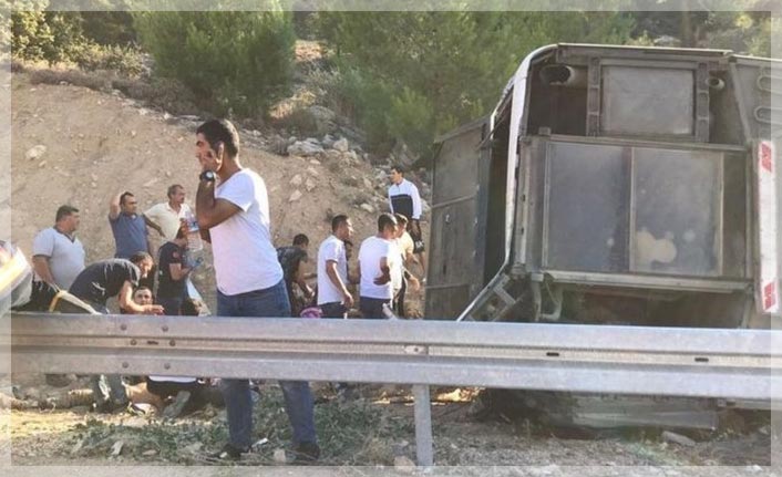 Askerleri taşıyan otobüs devrildi! 4 şehit!