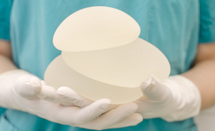 "Göğüs eksikliği olan kadınlar evlilikten uzak duruyor"