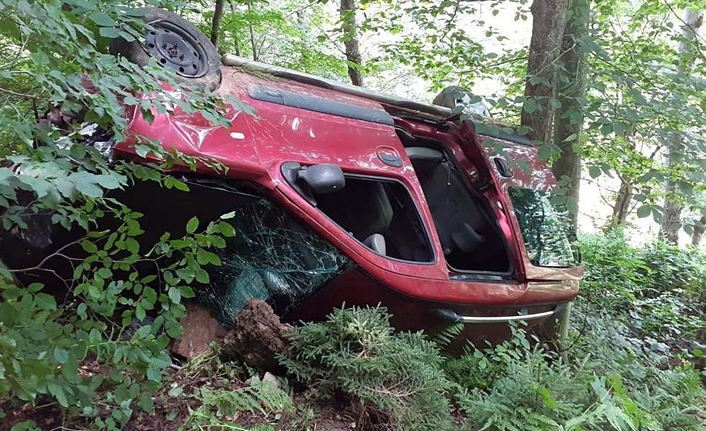 Trabzon'da hafif ticari araç uçuruma yuvarlandı: 6 yaralı