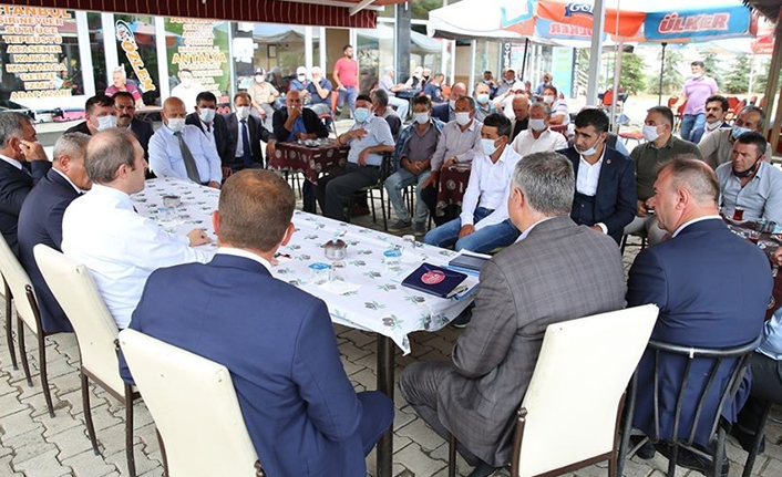 Vali Cüneyt Epcim Gökçedere Beldesinde vatandaşlarla bir araya geldi