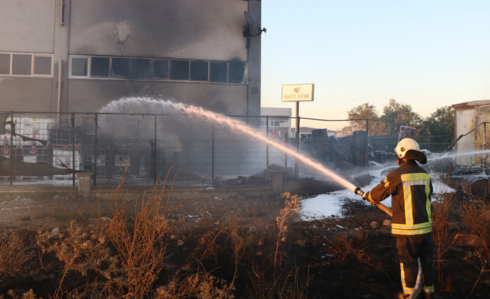 Atık depolama tesisinde korkutan yangın