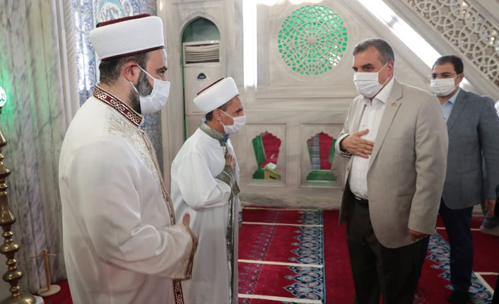 Beyazgül vatandaşlarla bayramlaştı