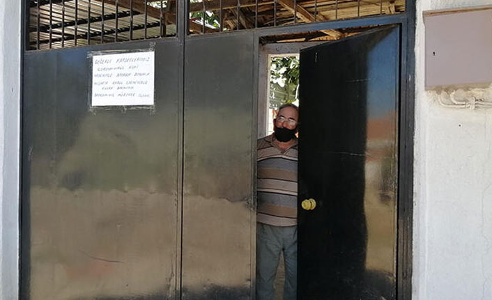 Kapısına astığı yazıyla duyurdu!