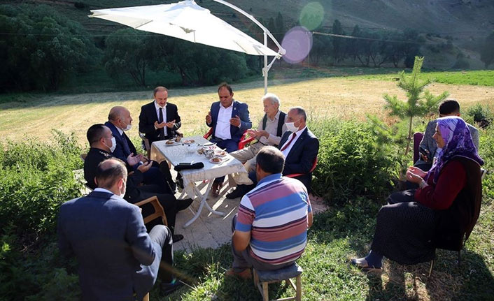 Vali Cüneyt Epcim, şehit aileleri ve 15 Temmuz gazisini ziyaret etti