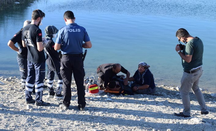 Gölete giren iki kişi boğuldu