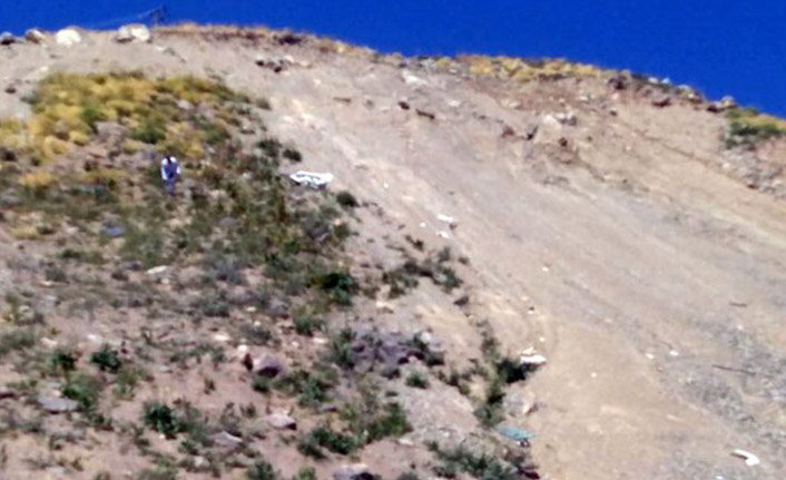 Öğretmenleri taşıyan minibüs uçuruma yuvarlandı! çok sayıda ölü var