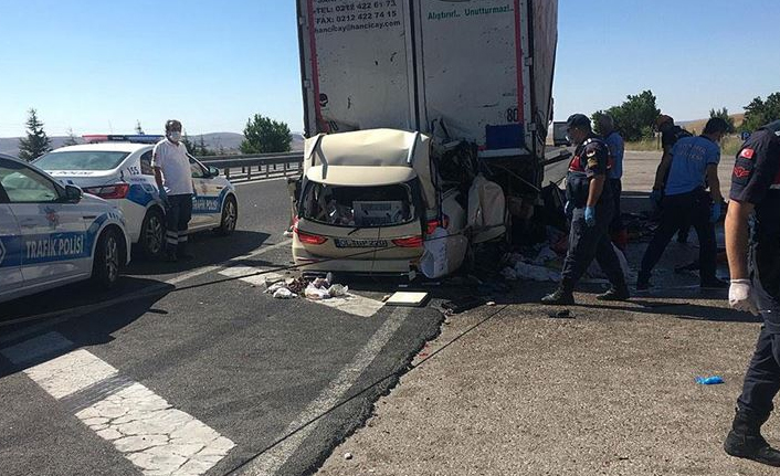 Gurbetçi aile kaza yaptı: 5 ölü