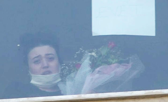 Genç kız pencereden gördü, gözyaşlarına boğuldu!