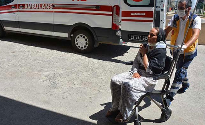 Şanlıurfa'da otomobil şarampole devrildi