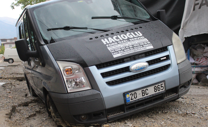 Denizli'de yağış hayatı olumsuz etkiledi