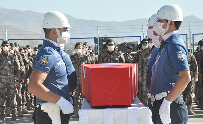  Şehit polisler memleketlerine uğurlandı