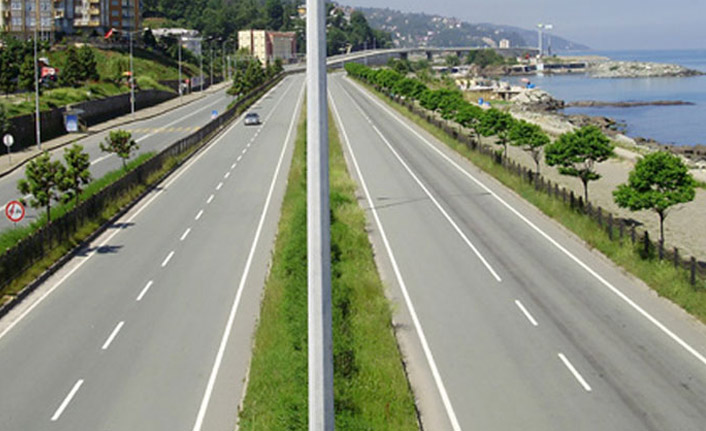 Trabzon'da iki noktada yol çalışması