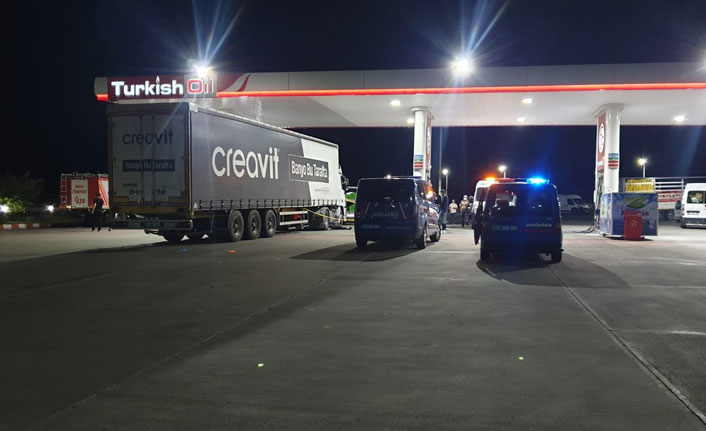 Tamir etmeye çalıştığı tırın altında kalarak can verdi