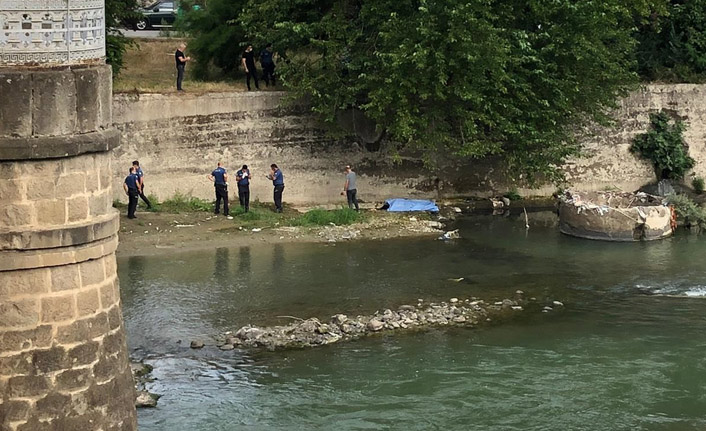 Trabzon'da bir kişi dere kenarında ölmüş halde bulundu