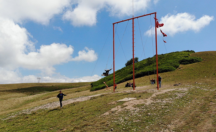 Yaylada dev salıncak keyfi