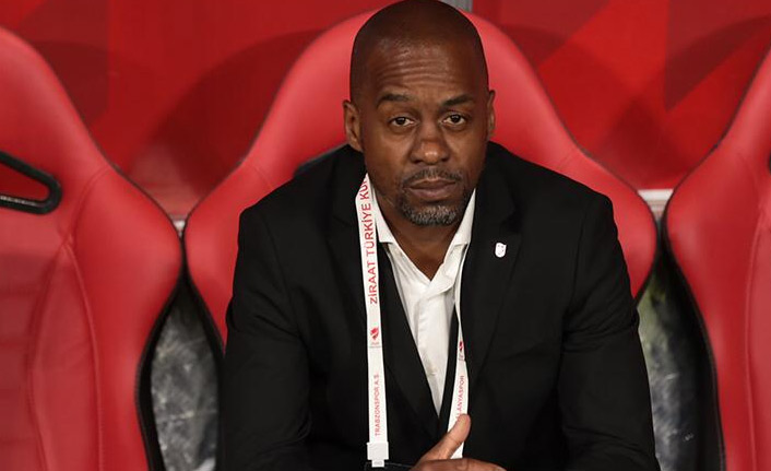 Eddie Newton'ın önceliği felsefe