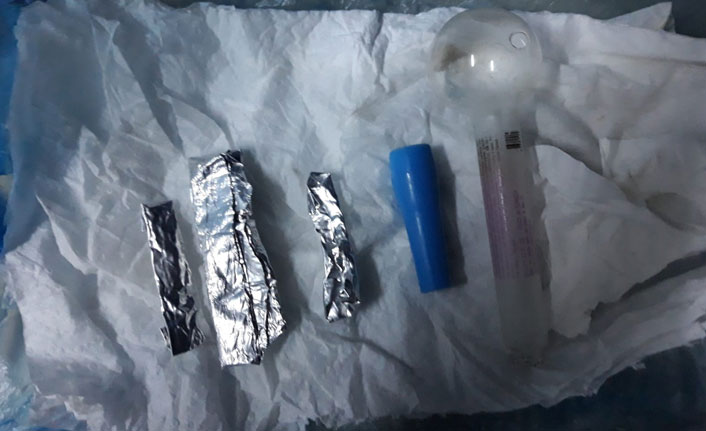 Uyuşturucu taşıyan 2 şahıs suçüstü yakalandı