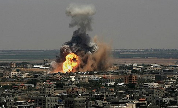 İsrail savaş uçakları Gazze'yi vurdu