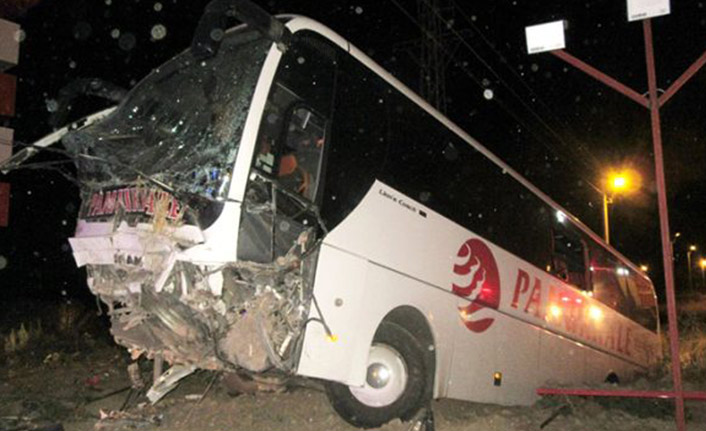 Yolcu otobüsü şarampole yuvarlandı! 30 yaralı