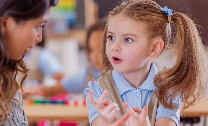 "Sorduğu sorular çocuğun dil gelişimini besliyor"