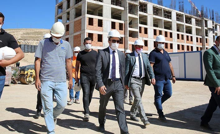 Bin 200 kişilik öğrenci yurtta çalışma sürüyor