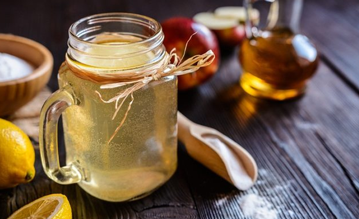 Dikkat! Aç karnına limonlu, sirkeli su içerseniz...