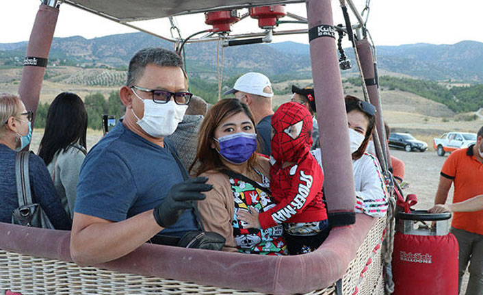 Pamukkale'de 162 gün sonra ilk balon uçtu