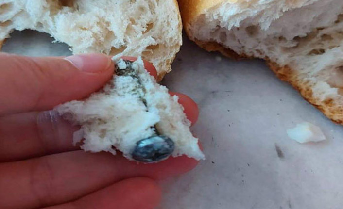 Aldığı ekmekten vida çıktı!