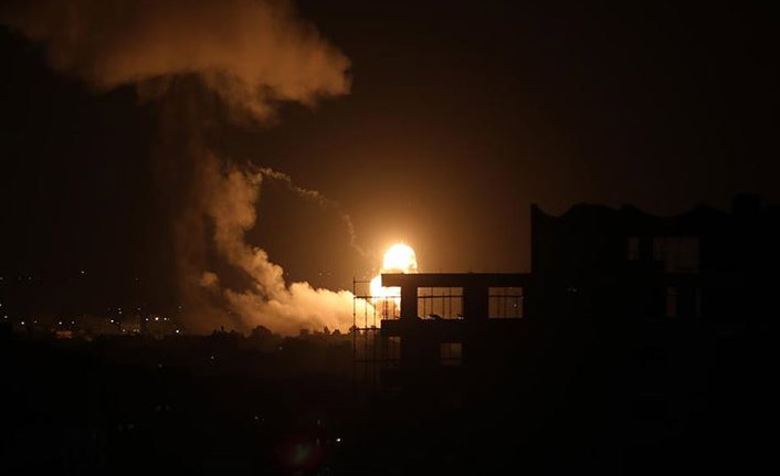 İsrail Gazze'yi vurdu