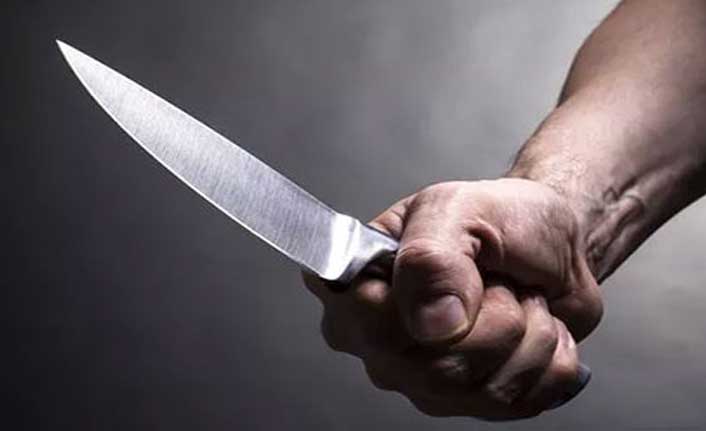 Eli bıçaklı kocanın elinden kadını polisler kurtardı