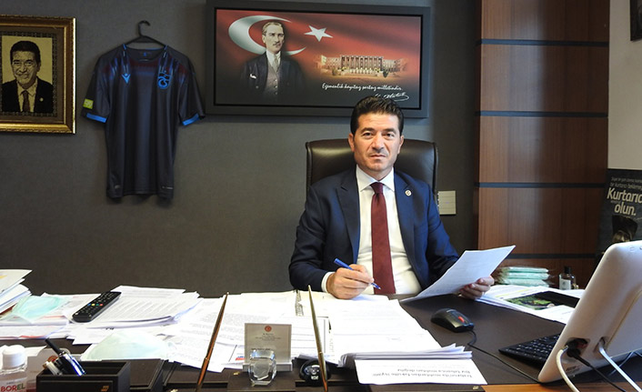 Ahmet Kaya’dan 30 Ağustos mesajı: “Milli bayramlarımıza alerjiniz mi var?