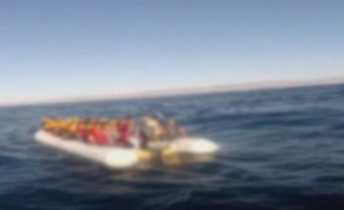 Çeşme açıklarında 40 düzensiz göçmen kurtarıldı