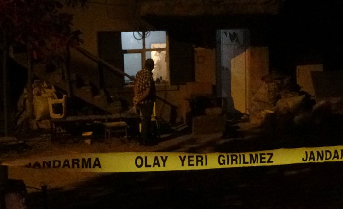 Yaşlı adam evinde bıçaklamış halde ölü bulundu