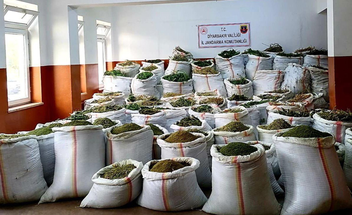 Lice kırsalında bin 418 kilo esrar ele geçirildi
