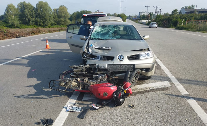 Çarşamba’da Motosiklet ile Otomobil Çarpıştı: 2 Yaralı