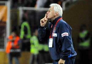 Broos  "Hagi yarın geliyor"