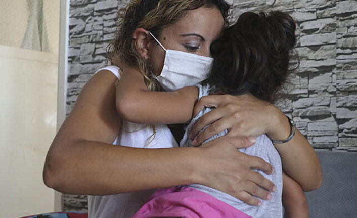 Pitbull'un saldırdığı minik kız oyuncak köpeğiyle bile oynayamıyor