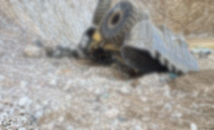 İş makinesi 500 metreden aşağı yuvarlandı