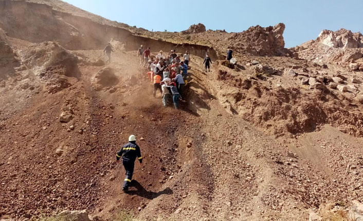 Göçük altına kalan işçi kurtarıldı