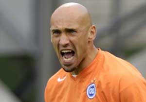 Cipli ayak bileğiyle kalede