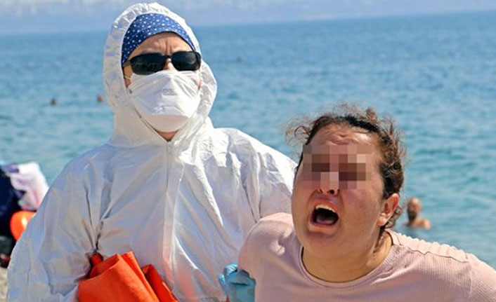 Koronavirüslü kadın, "Ölmek istemiyorum" diyerek etrafa tükürdü