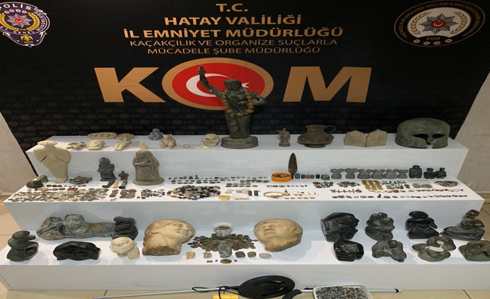 Bin 234 parça tarihi eser ele geçirildi